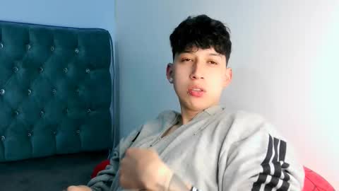 Snapshot of _thomas_hot_ chatting on 02.19.26 Thomas online show from 02.19.26