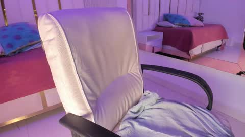 Snapshot of _tinyrousse_ chatting on 01.18.26 Rousse online show from 01.18.26