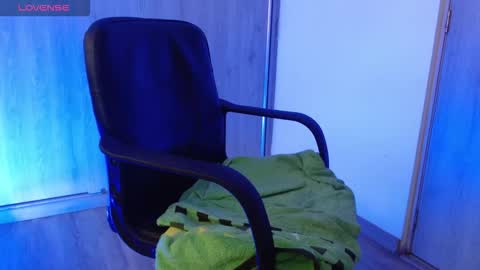 Snapshot of _tinyrousse_ chatting on 02.20.26 Rousse online show from 02.20.26