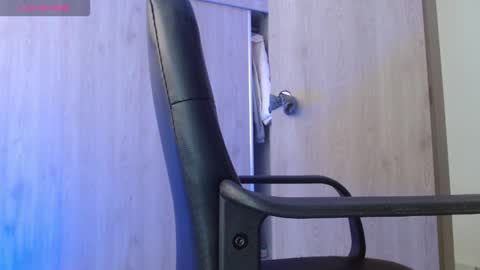 Snapshot of _tinyrousse_ chatting on 03.03.26 Rousse online show from 03.03.26