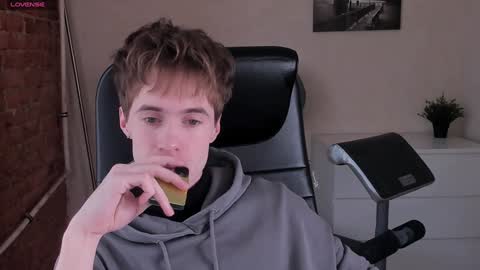 Snapshot of _tokyo_ghoul chatting on 01.17.25 _tokyo_ghoul online show from 01.17.25