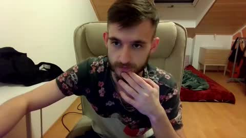 Snapshot of _v_l_a_d_ chatting on 02.09.25 Vlad online show from 02.09.25