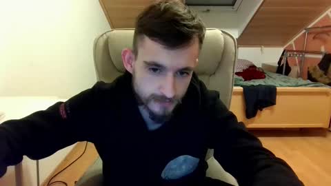 Snapshot of _v_l_a_d_ chatting on 02.15.25 Vlad online show from 02.15.25