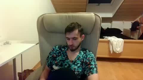 Snapshot of _v_l_a_d_ chatting on 03.10.25 Vlad online show from 03.10.25