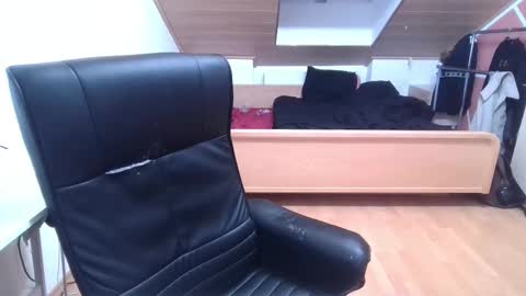 Snapshot of _v_l_a_d_ chatting on 11.01.25 Vlad online show from 11.01.25