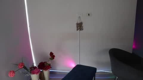 Anastasia Vahos online show from 02.18.25