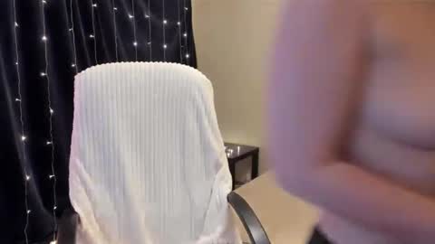 Snapshot of _vallylove chatting on 03.02.25 _vallylove online show from 03.02.25