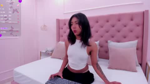 Snapshot of _violeta_clark chatting on 06.14.26 Violeta online show from 06.14.26