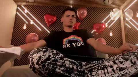 Snapshot of _white_fox_ chatting on 02.18.25 white fox online show from 02.18.25