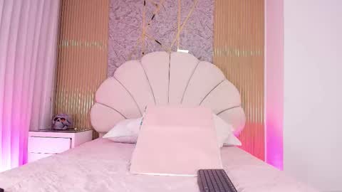 Aisha online show from 11.04.25