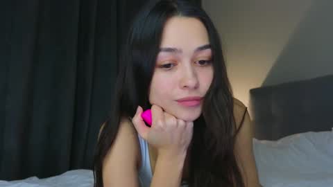 Snapshot of a_p_p_l_e chatting on 02.17.25 Mila and Jess online show from 02.17.25