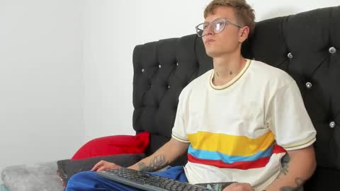 A Sexy Couple online show from 10.05.25