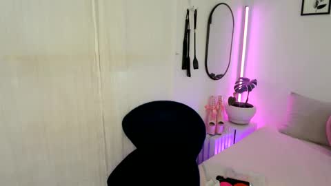 Snapshot of aaliyahlayla chatting on 02.11.25 Aaliyahlayla online show from 02.11.25