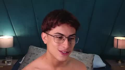 Snapshot of aaron_eze chatting on 06.21.26 Aaron Ezequiel online show from 06.21.26