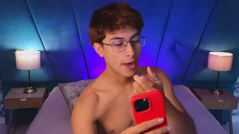Snapshot of aaron_eze chatting on 07.17.26 Aaron Ezequiel online show from 07.17.26