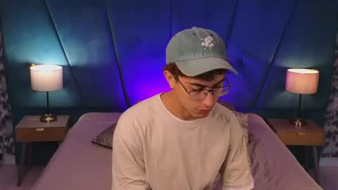 Snapshot of aaron_eze chatting on 07.19.26 Aaron Ezequiel online show from 07.19.26