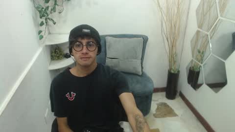 Snapshot of aaronbeer_ chatting on 02.11.26 Aaron online show from 02.11.26