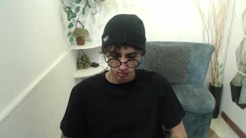 Snapshot of aaronbeer_ chatting on 02.26.26 Aaron online show from 02.26.26