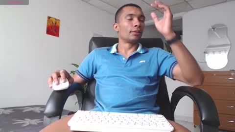 Heyy my name is Aaron online show from 11.30.25