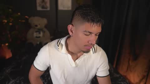 Snapshot of aaronfox_ chatting on 03.10.26 AARON online show from 03.10.26