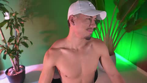 Snapshot of aaronfox_ chatting on 04.04.26 AARON online show from 04.04.26