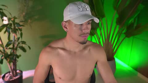 Snapshot of aaronfox_ chatting on 04.06.26 AARON online show from 04.06.26