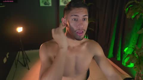 Snapshot of aaronfox_ chatting on 04.15.26 AARON online show from 04.15.26