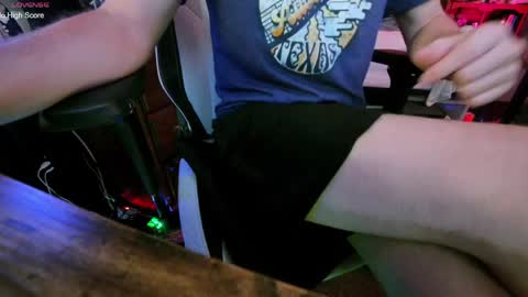 Snapshot of aaronskeetman chatting on 05.17.26 Aaron Skeetman online show from 05.17.26