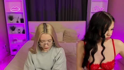 Snapshot of aataraxx chatting on 12.20.24 Fiona and Harry online show from 12.20.24