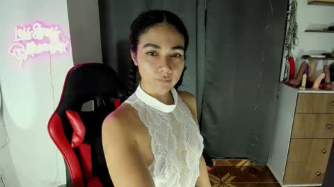 Snapshot of abbi_moon chatting on 04.30.26 Martina online show from 04.30.26