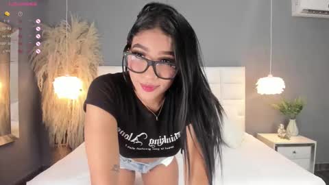 Snapshot of abbiejordan chatting on 11.28.25 Abbie online show from 11.28.25