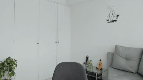 Laura  online show from 04.10.26