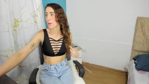 Snapshot of abbyhowlland chatting on 05.29.26 sara online show from 05.29.26