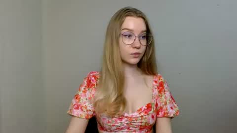 Snapshot of abbymoore__ chatting on 06.11.26 Abby Lovense is active online show from 06.11.26