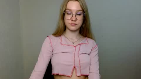Snapshot of abbymoore__ chatting on 06.19.26 Abby Lovense is active online show from 06.19.26
