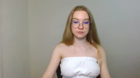 Snapshot of abbymoore__ chatting on 07.04.26 Abby Lovense is active online show from 07.04.26