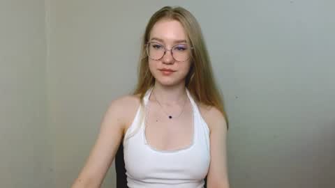 Snapshot of abbymoore__ chatting on 07.12.26 Abby Lovense is active online show from 07.12.26