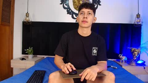 Snapshot of abeel_ordaz chatting on 11.23.25 Abel Ordaz online show from 11.23.25