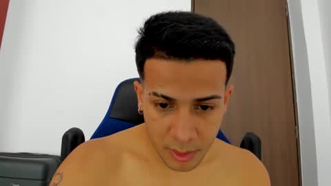 Independence model AbelAsburgo online show from 12.18.24