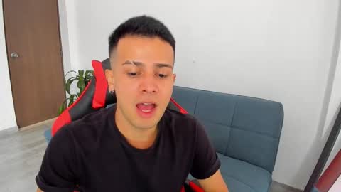 Independence model AbelAsburgo online show from 03.18.26