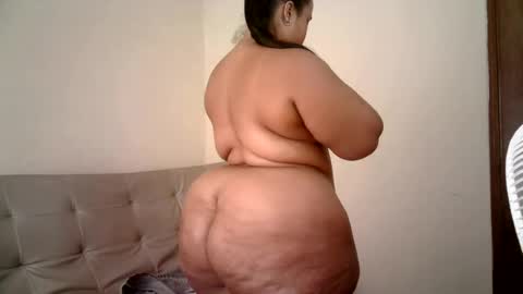 Snapshot of abril__ass chatting on 06.23.26 abril__ass online show from 06.23.26