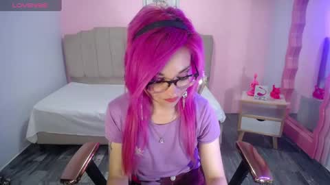 abril_ch_ online show from 10.03.25