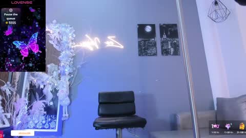 Snapshot of abril_ricci chatting on 12.22.24 Abril  online show from 12.22.24