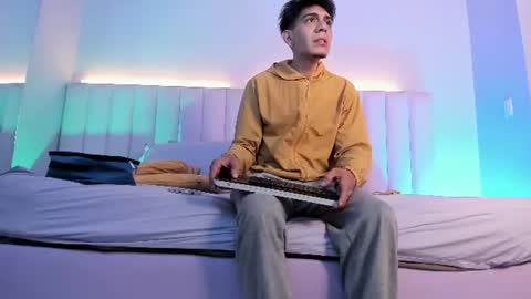 Abril and Julian online show from 06.10.26