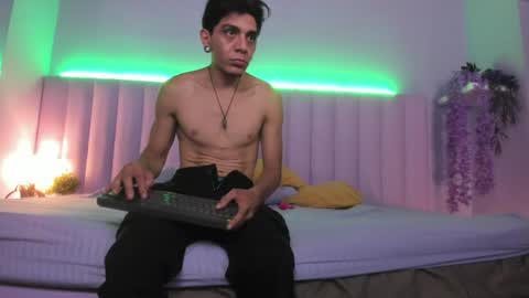 Abril and Julian online show from 07.16.26