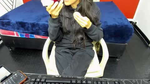 Snapshot of abrillee1 chatting on 01.09.25 ABRIL online show from 01.09.25