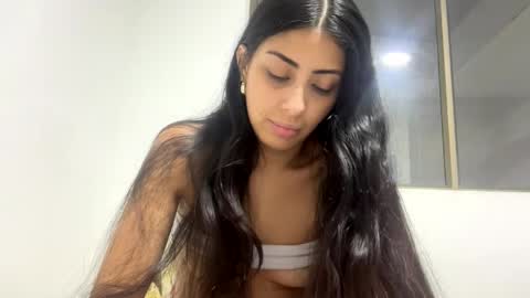 Snapshot of abrilsantosxo chatting on 04.27.26 abrilsantosxo online show from 04.27.26