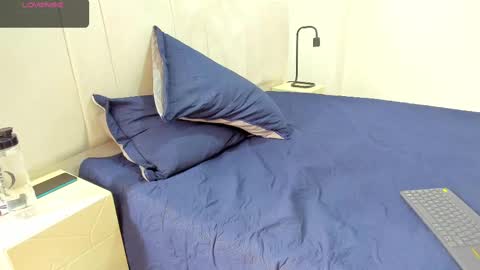 AbrilSonne online show from 03.08.25