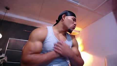 adam_fit19cm online show from 03.12.26