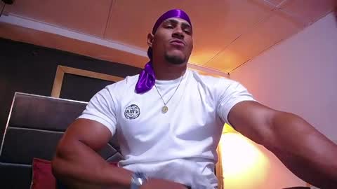 adam_fit19cm online show from 05.01.26